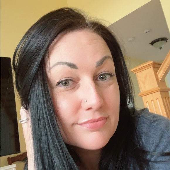 Meet your Posher, Lorraine - Picture 1 of 10